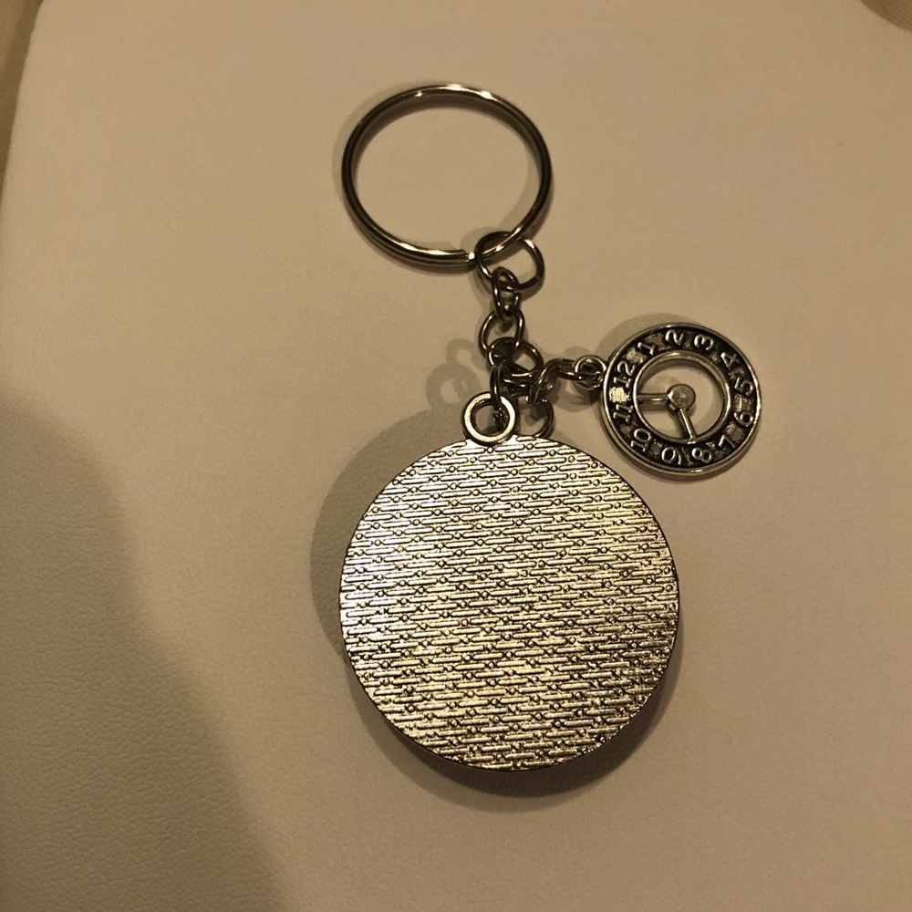 🆕 Handmade Alice In Wonderland Keychain - Picture 3 of 3